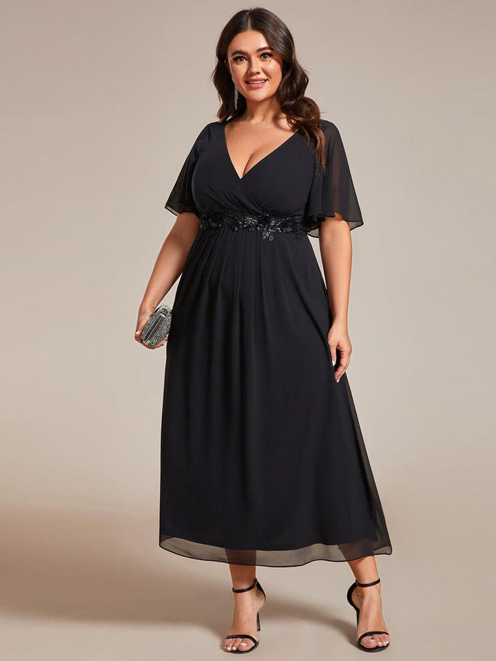 pretty DAHLIA|Plus Size V-Neck Chiffon Midi Wedding Guest Dress with Waist Applique(Final Sale)