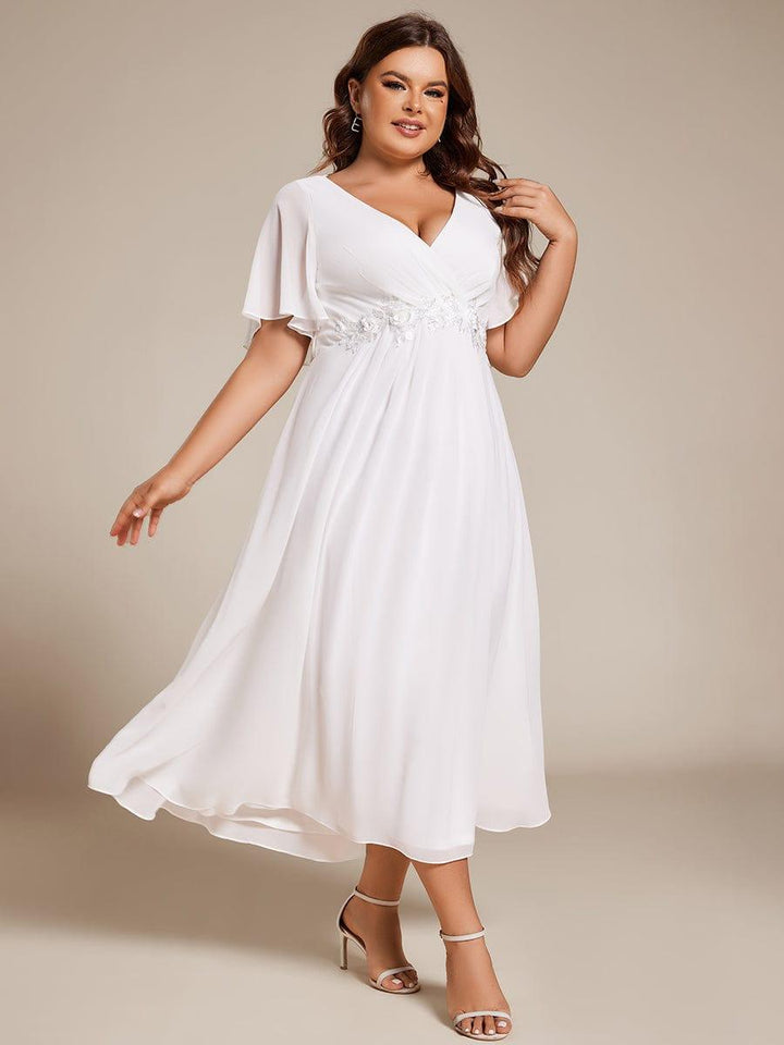pretty DAHLIA|Plus Size V-Neck Chiffon Midi Wedding Guest Dress with Waist Applique(Final Sale)