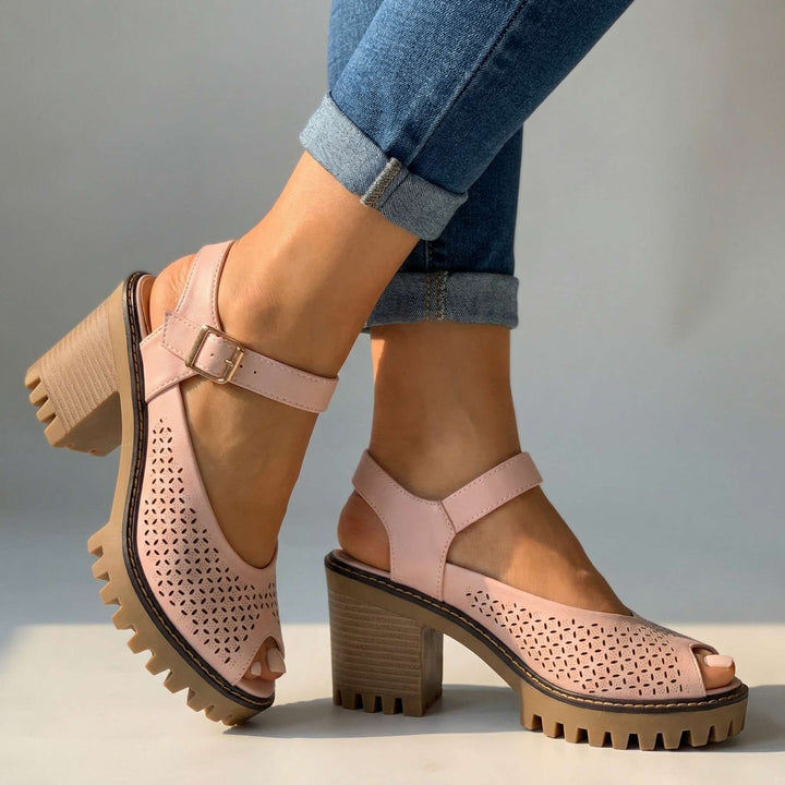 Larissa Block-Heel